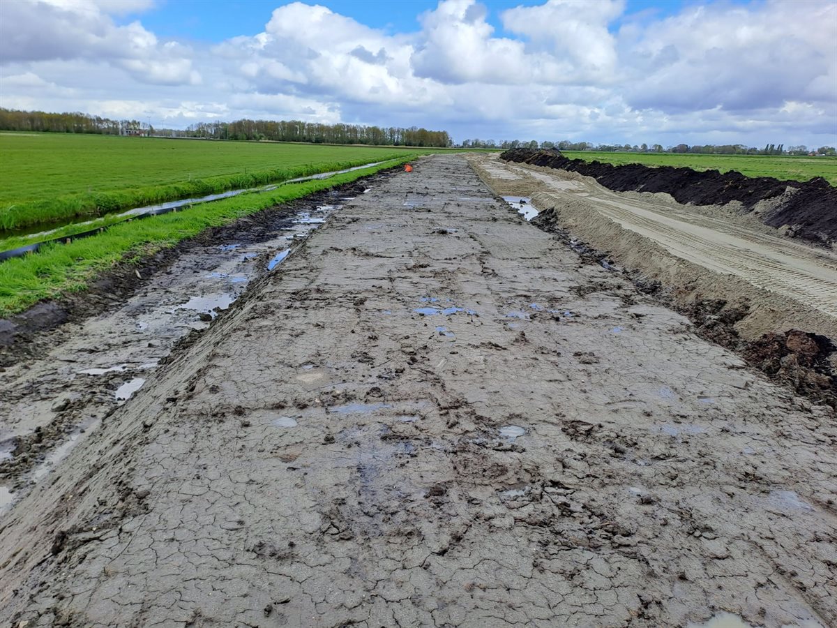 De nieuwe kade van Boonspolder met aangebrachte kleibekleding