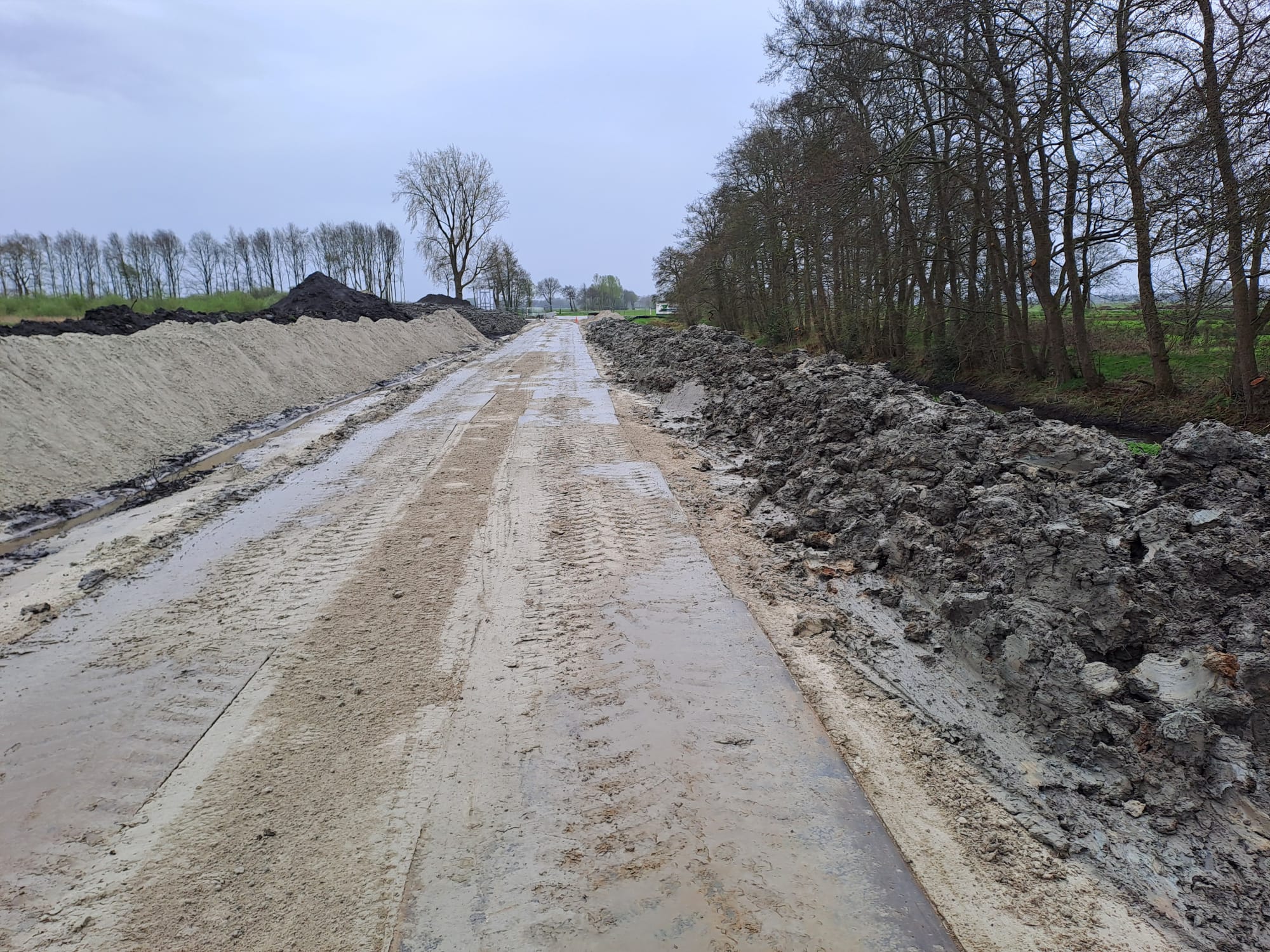 Kade Boonspolder voor de aanleg van de kleibekleding.