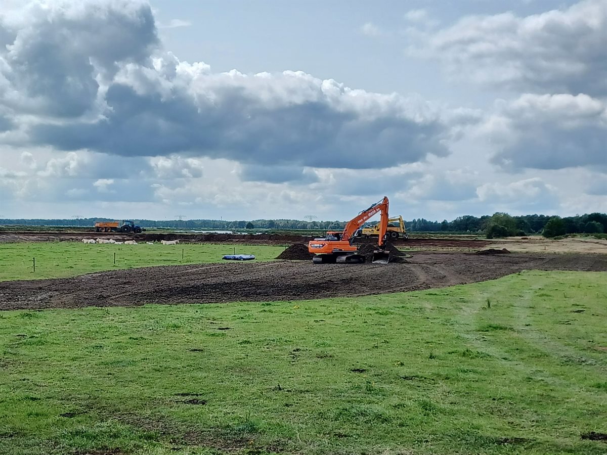 Kade afgraven bij Tusschenwater 240724