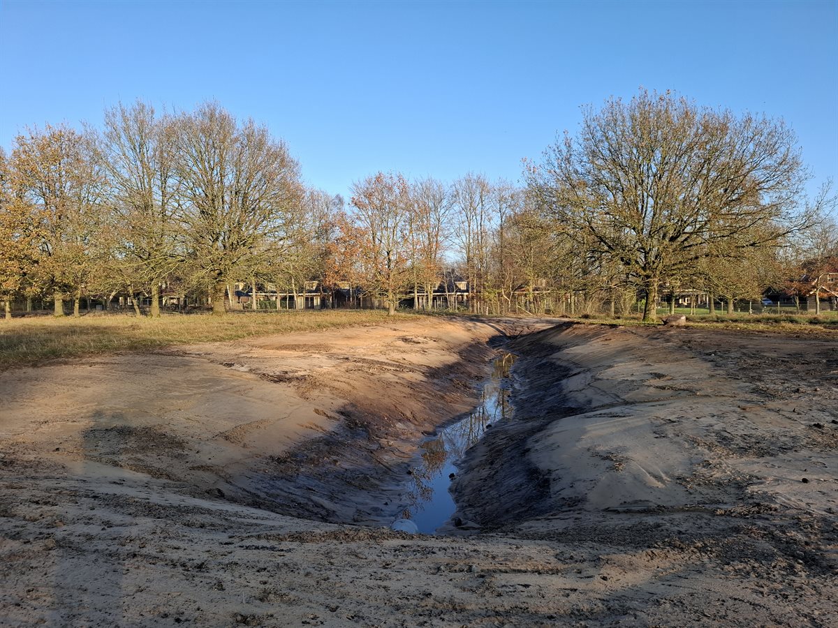 ontwateringsloot recreatiepark water af op Hunzebos