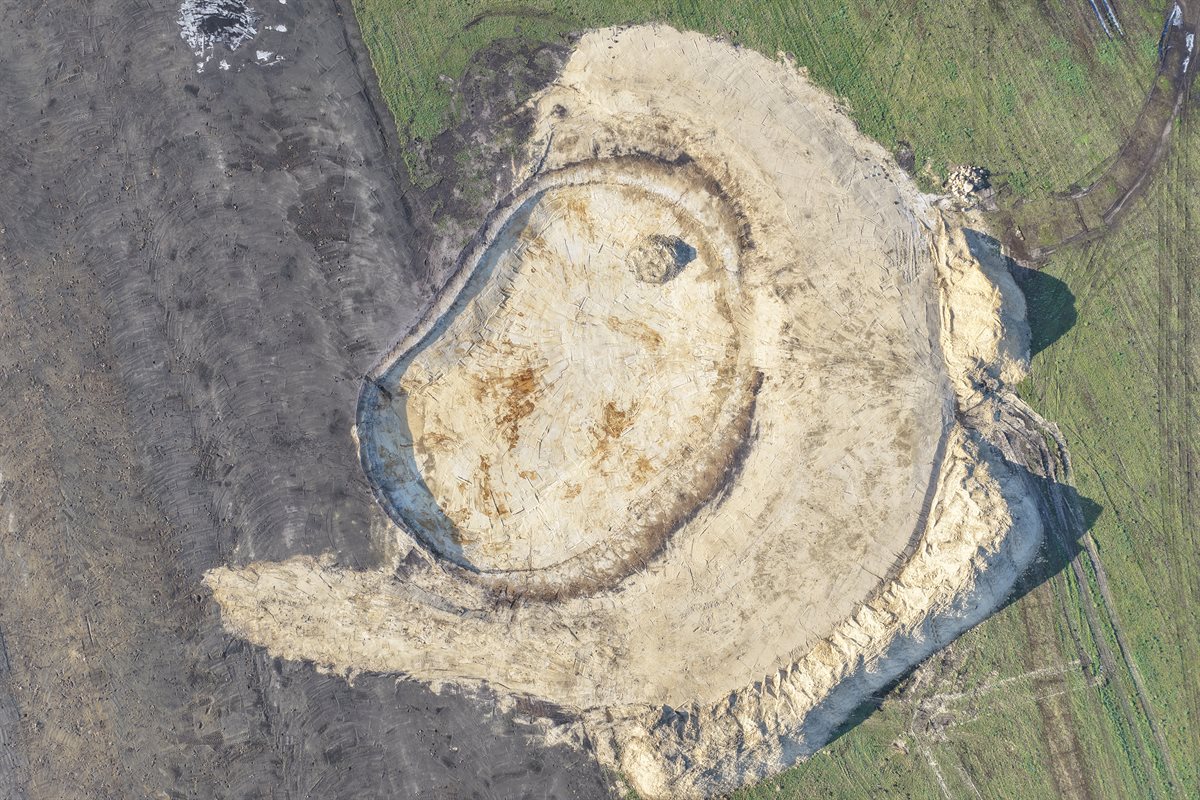 stuifduinen en poel van bovenaf