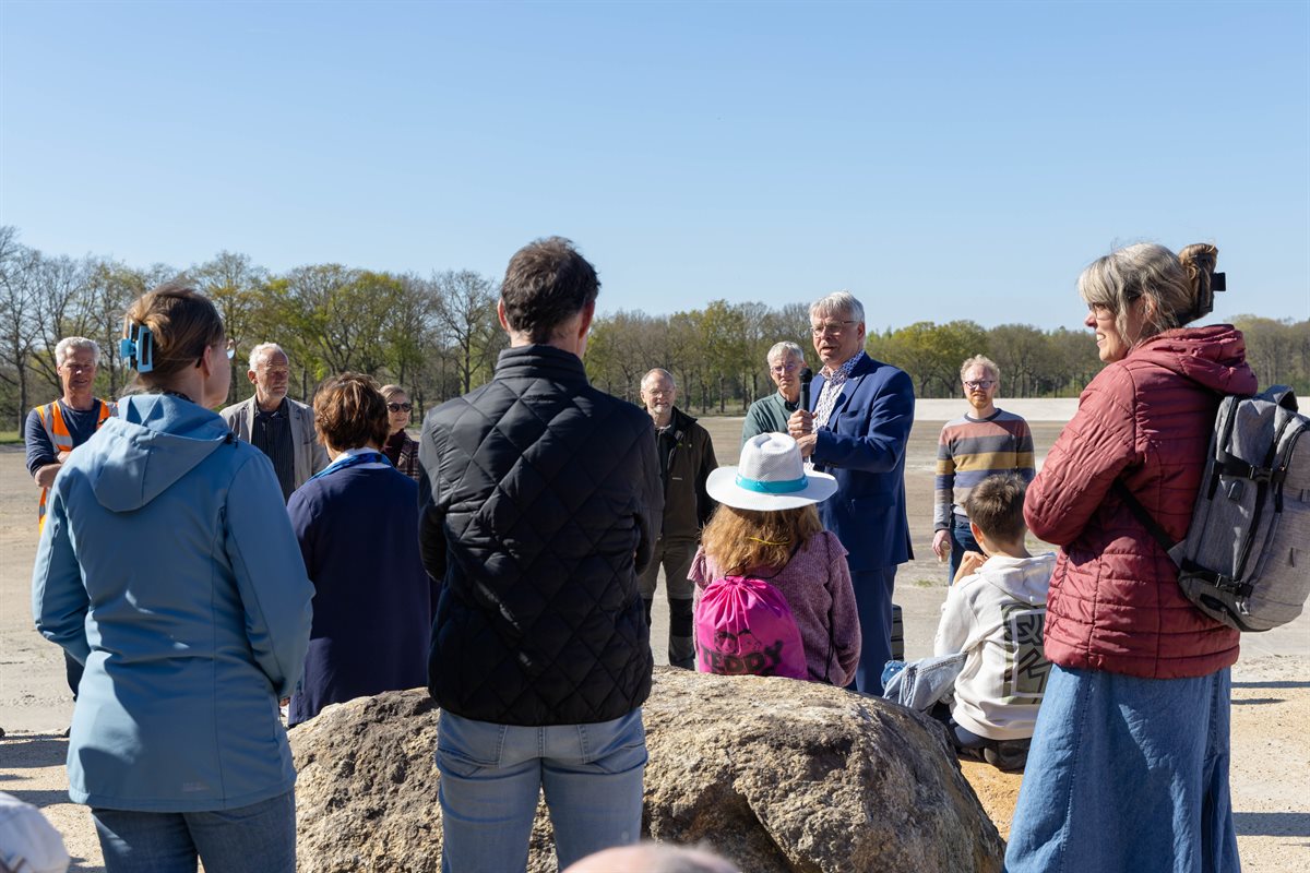 Wethouder Smidt met publiek