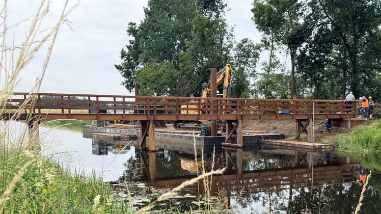 De nieuwe wandelbrug over De Hunze (foto RTV Drenthe, Marjolein Lauret)